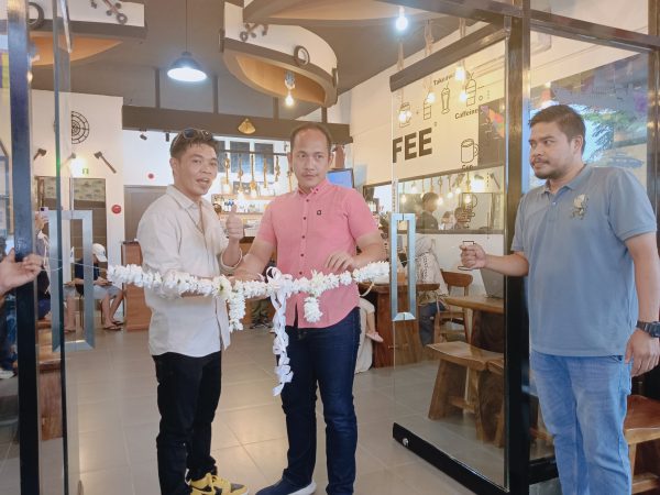 Wow! Ocean Cafe Berkonsep Kapal Pertama di Banjarmasin, Seperti Berlayar ke Laut - Beritaja